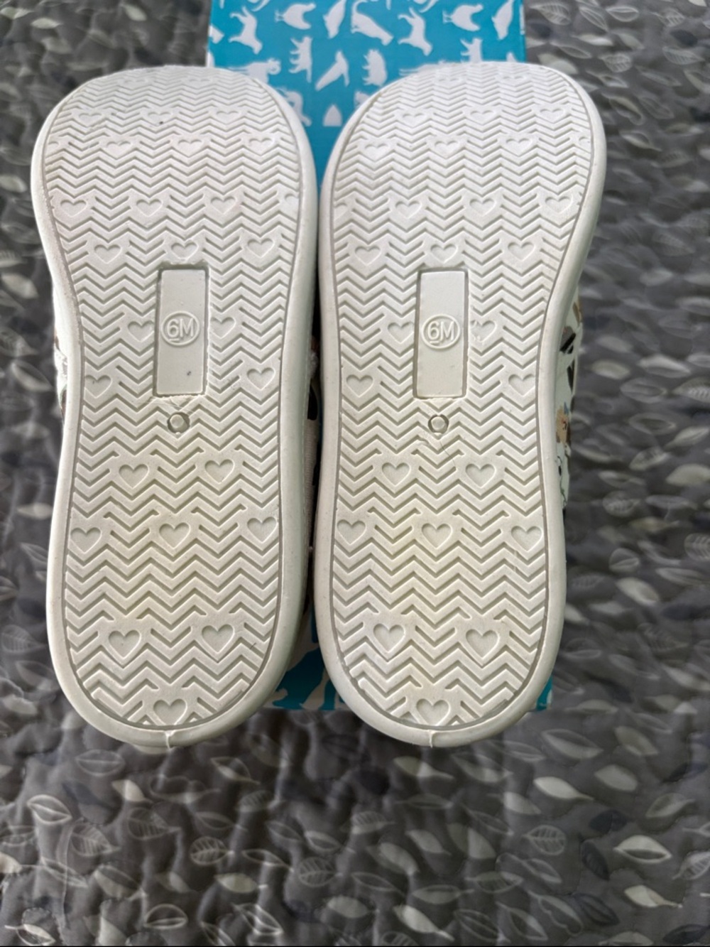 Brand New super cute Women’s Slip-On Dog Print Canvas Shoes - White size 6 - Picture 4 of 4